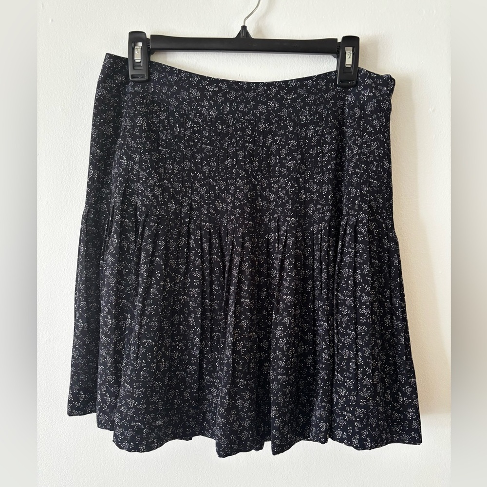 Ann Taylor Navy Blue and White Floral Pleated Skirt size 8